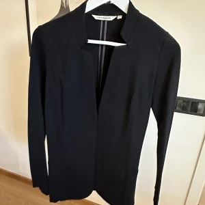 Kavaj - Kavaj strl xs från Kappahl i mjukt material. Använd men fint skick