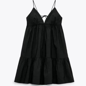 Klänning - Jag säljer denna svarta klänning från zara🖤
