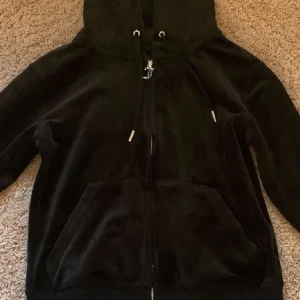 Juicy tröja  - Säljer min juicy tröja i storlek S, använt endast ett par gångern. 