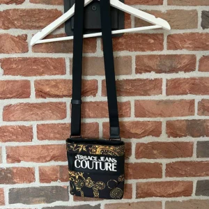 Väska - Använd-lite sliten i bokstäverna