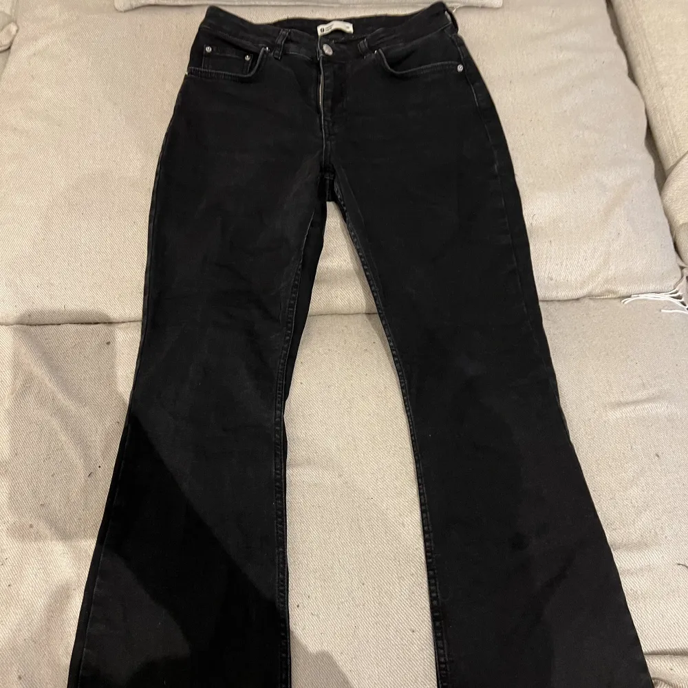 Ett par svarta jeans. Jeans & Byxor.