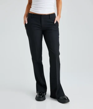 Bikbok kostymbyxor - Säljer mina helt nya kostymbyxor från bikbok, som tyvärr har blivit för stora! Storlek 36 men passar även 34 Ny pris 499kr 