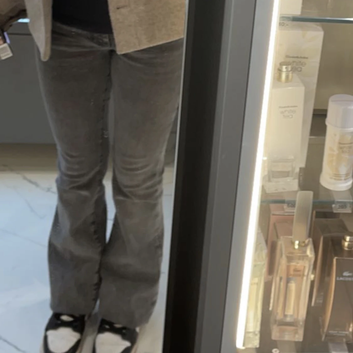 Gråa bootcut jeans - 91