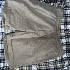 Shorts  - Ett par shorts från ifrån Intersport  Nypris 300kr Hör av er för mer bilder eller intresse 