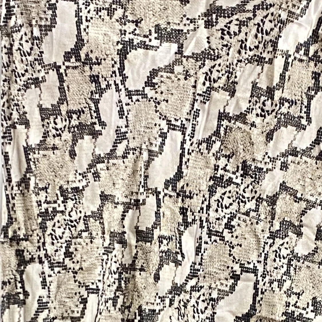 Ormskinnsmönstrad kjol - 90