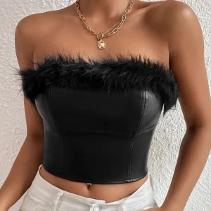 Svart skinn topp - Säljer denna topp som ja köpte förra året till halloween men som aldrig kom till användning 