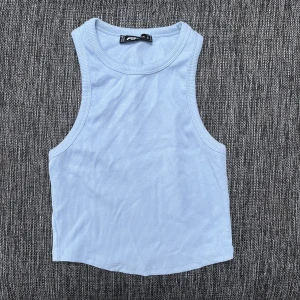 Söt topp - Strl s  Använd gärna köp nu 