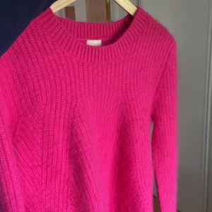 Ascool tröja! - Säljer denna sååå fina tröja som är köpt här på plick men är i helt nyskick! Den är i superfint material och så cool både på vintern och sommaren! Storlek s❤️🫶🏽