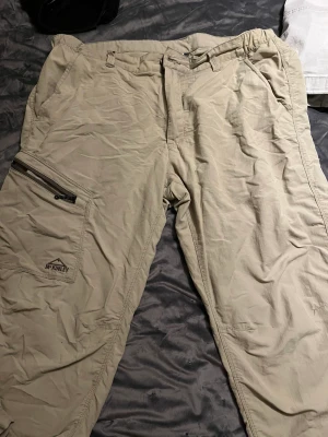 cargo byxor - Beige cargo byxor 