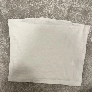 Lite ribbad tubtopp - Svagt ribbad, ny! 