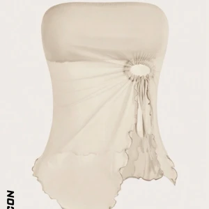 Topp från shein  - Helt oanvänd topp från shein i storlek L. Nypris 59kr, säljer för 40kr