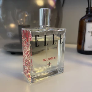 Parfym - Eau de Toilette! Super god parfym som tyvärr inte kommer till användning då jag har andra! Kolla sista bild för noter.