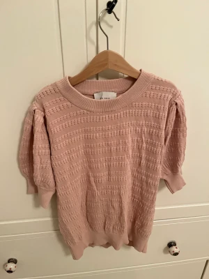 Neo Noir tröja - Super söt rosa Neo Noir tröja  i storlek S. 