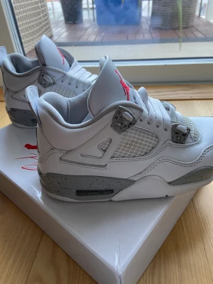 Jordan 4 Oreo White - Jordan 4 Oreo White.  Storlek 38. Pris går att diskutera