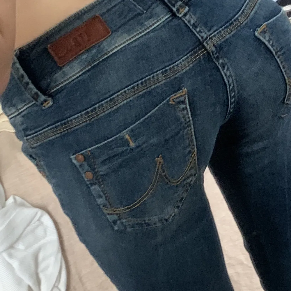Jättefina Ltb Jeans säljer då de är lite för små💕kp för mått på byxorna samt frågor💕 !Pris går att diskutera!. Jeans & Byxor.