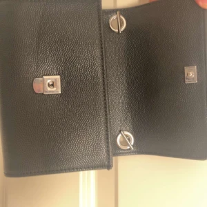 Valentino väska - Säljer min valentino väska, den är som ny