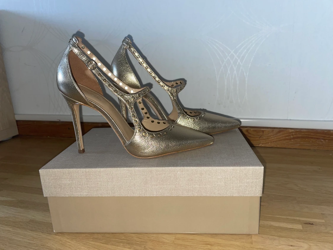 MICHAEL KORS "AVA" Pumps