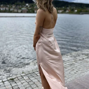 Rosa balklänning - Jag säljer min fina balklänning jag hade förra året😊endast använd 1 gång