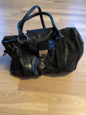 Hanska - Jätte fin men använd väska, däravpriset. Skriv för mer frågor och fler bilder💕