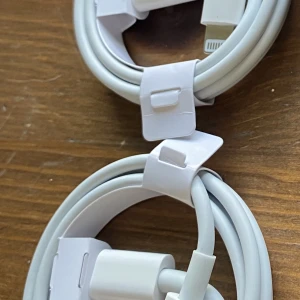 Iphone laddare helt ny - iPhone laddare helt ny 1för 69kr 2för 99kr  Skickas i vadderat kuvert med en frakt på 15kr! 🌸