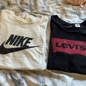 T-shirt - 2 st märkes tröjor. Men vita Niketröjan har lite fläckar på sig men inget men tänker på i helhet( obs ej lika gul som bilden visar) Båda i använda skick men har fortfarande mycket kvar att ge. Hör av er vid frågor💗