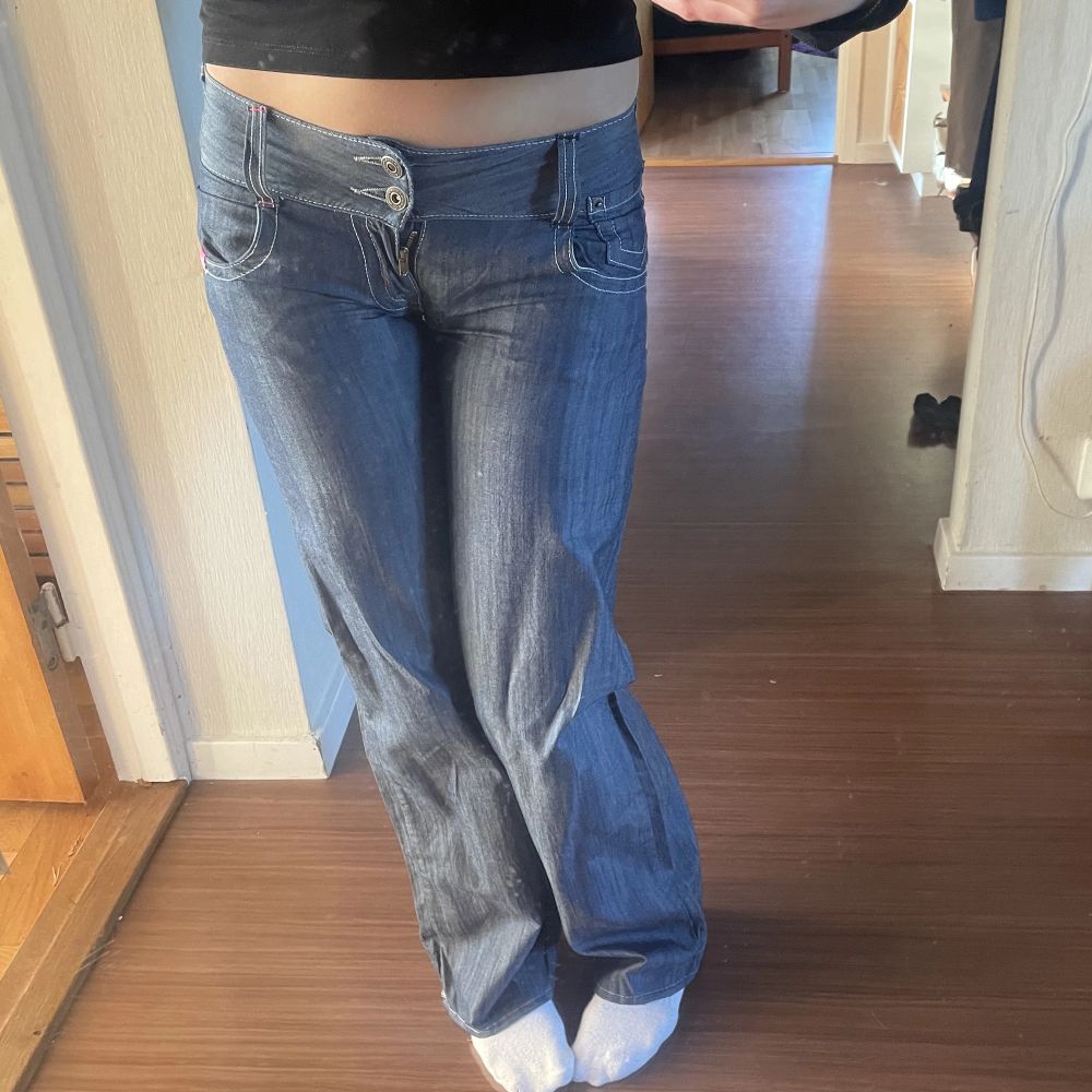 Blå Superfina lågmidjade Koola Anna jeans! | Plick Second Hand