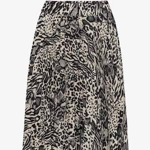 Leopardmönstrad kjol från Gina Tricot. Strl M. Jättefin kjol men kommer inte så ofta till användning längre.