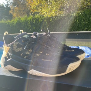 Jordan One Take II (GS) - Storlek 40/7 Medel skick Jätte sköna