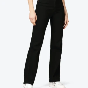 Straight jeans  - Supersköna raka jeans i storlek M/32. Helt oanvända Alla lappar kvar.