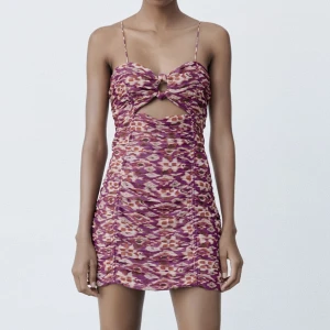 Zara klänning - Klänning från zara storlek L aldrig använd!