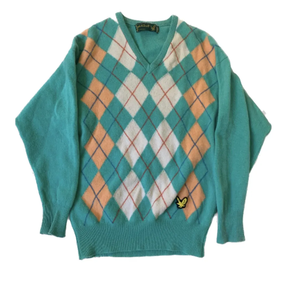 En bra kvalitet stickad tröja från lyle&scott. Köpt på second hand emmaus för 220kr och har nästan aldrig använt. Frakt ingår ej.🌿🪵🌳. Tröjor & Koftor.