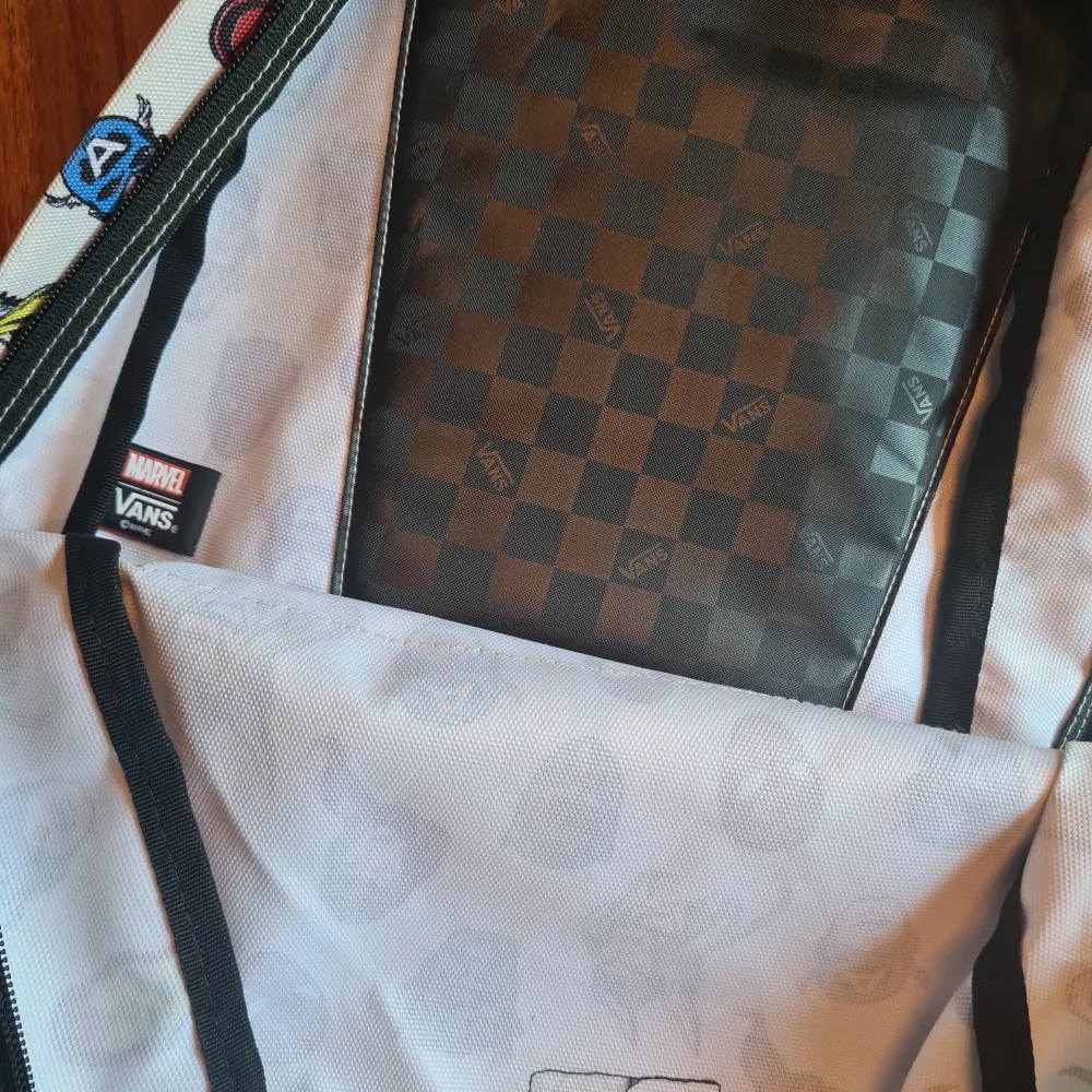 Marvel x Vans backpack, used only a few times. Very clean and in almost new condition . Väskor.