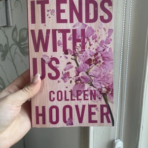 It ends with us - Trendig bok it ends with us av colleen hoover på engelska, köpt för 180kr väldigt bra skick. Använd gärna ”köp nu” och allt på min sida är 3 för 2😊💕