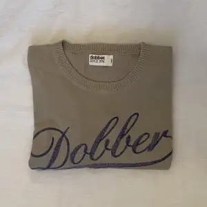 Supersnygg stickad tröja från märket Dobber! Nästan aldrig använd och är i superbra skick🌷 storlek L men passar mig som har S/M
