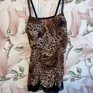 Leopardmönstrad top - Som ny. S/M, B kupa