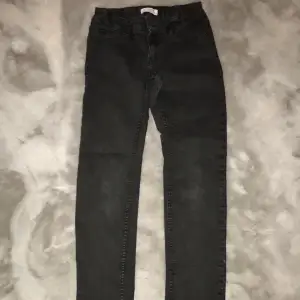 Svarta jeans från Lindex 