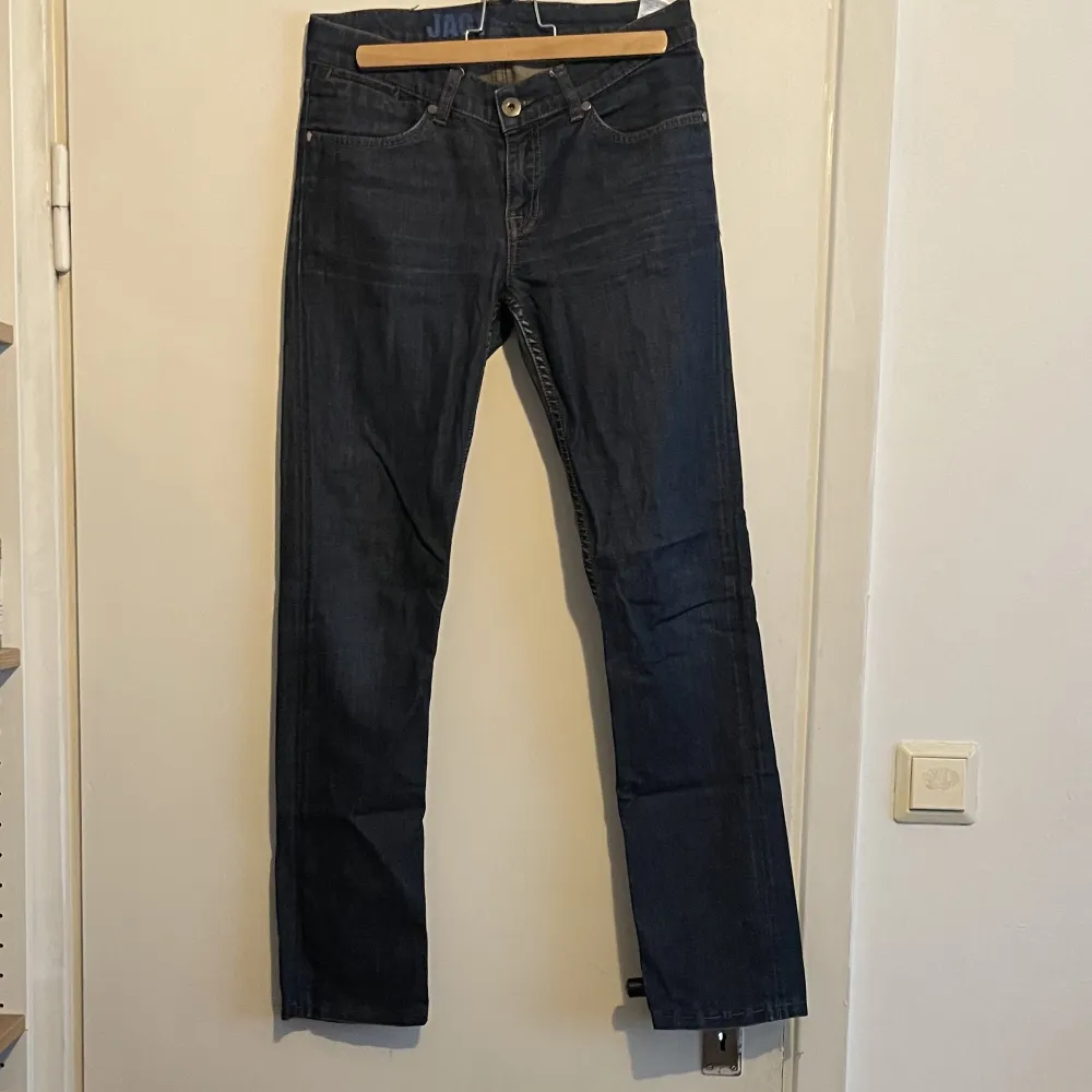 Säljer då de är för små  Storlek: 28/32. Jeans & Byxor.