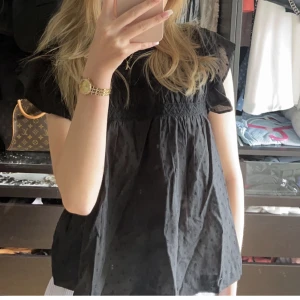 Jätte söt topp från veromoda  - Helt oanvänd topp från veromoda, den va inte riktigt min stil  (Obs inte mina bilder)