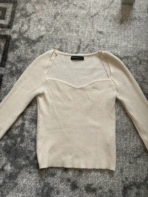 Tröja - Tröja ifårn shein helt oanvänd, inga defekter. Den är i storlek XS men passar S