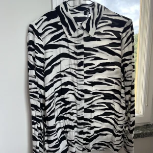 Blus från twist and tango - Fint skick. Aldrig använd.