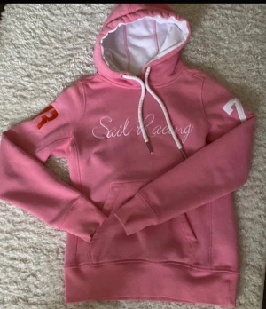 Sail racing hoodie i nyskick! - Rosa Sail racing hoodie i nyskick! Sparsamt använd, storlek s