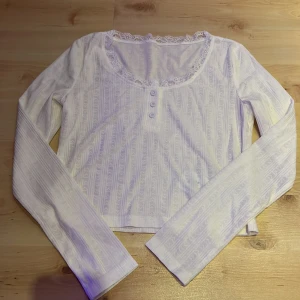 Cider topp - Säljer denna topp ifrån cider då den inte passade på mig. Jag har S men skulle säga att den satt som XS. 