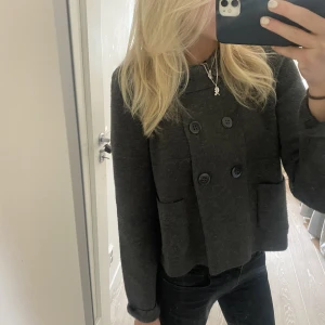 Kofta - En av mina absoluta favoritkoftor!! Säljer då jag har en annan nästan likadan, använd en gång så skicket är bra🥰