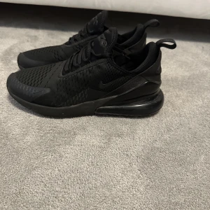 Nike Air Max 270 - Nike Air Max 270 för endast 999kr Använd fåtal gånger Kommer tvätta dom innan jag postar