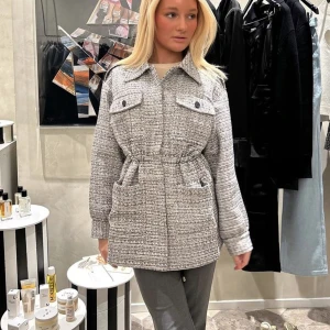 Cloeys Tweed Jacka - Intressekoll för min fina Tweed jacka från Cloeys 💗💗 fråga gärna om fler bilder, ge gärna prisförslag
