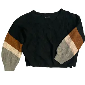 En stickad tröja från Shein, använt 3-4 gånger. Strl L  Om du vill ha en bild med den på kan du skriva ett dm!