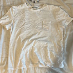 Zara tröja  - Säljer denna tröjan kommer ej till användning, dock skit snygg men passar ej mig. Köparen står för frakten.