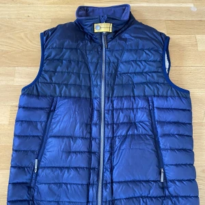 Parajumpers väst - En utmärkt väst för våren sommaren och hösten. Strl: L Skick: 9/10 