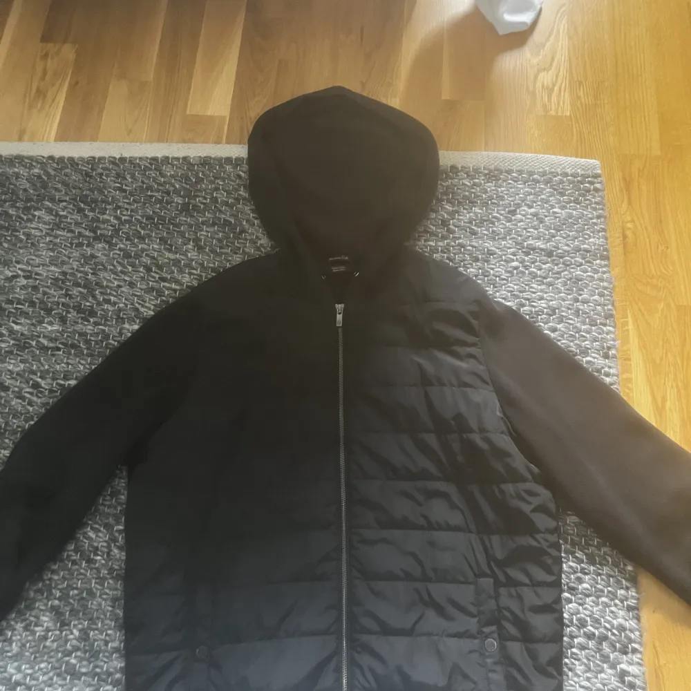 Hej, säljer nu min massimo dutti cardigan/jacka i fint skick. Storleken är M. Säljer för att den ej passar mig. Som sagt riktigt fint skick nypris runt 1900kr Köparen står för frakten.. Jackor.