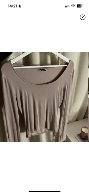 Populära toppen - Populära toppen från Gina i storlek M. Aldrig använd🌸